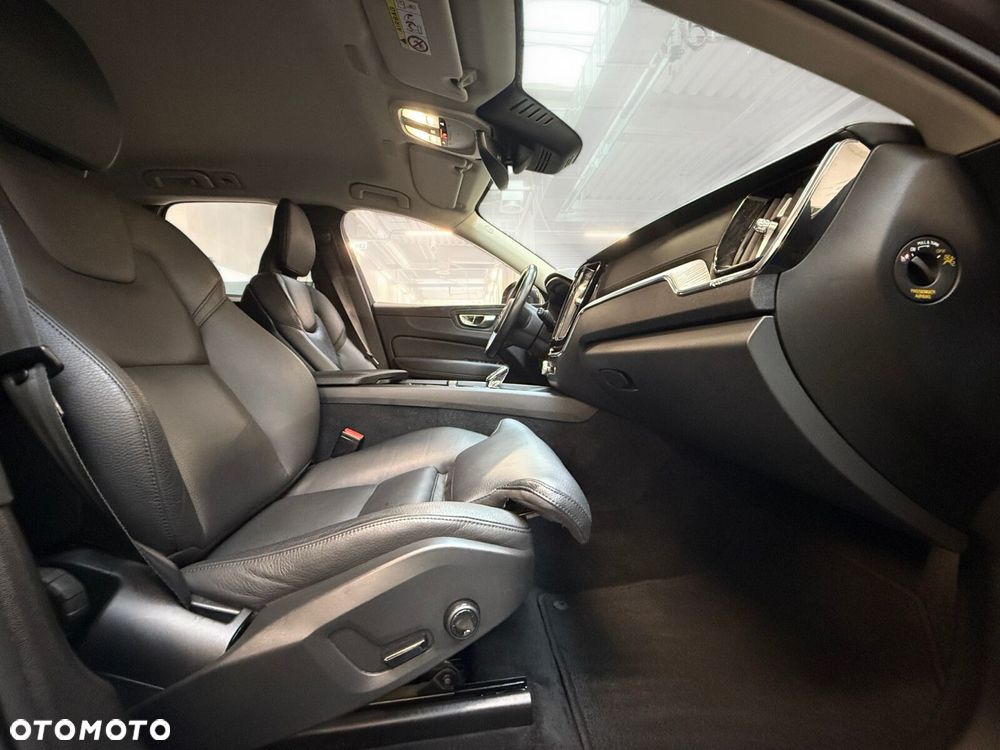 Volvo XC 60 B4 D AWD Inscription - 22