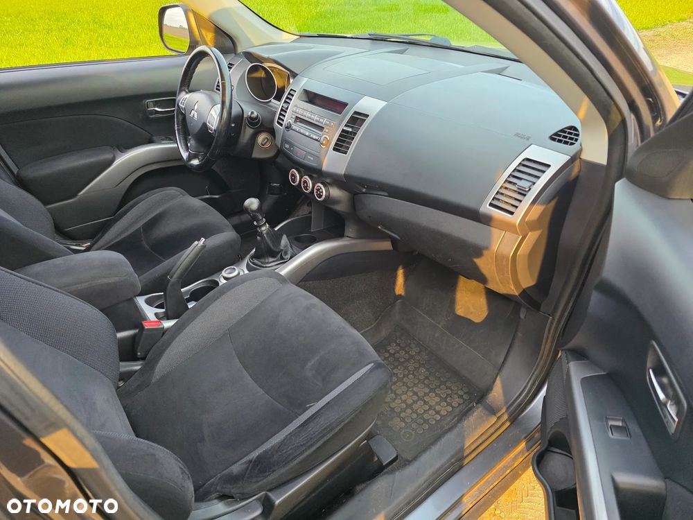 Mitsubishi Outlander - 18