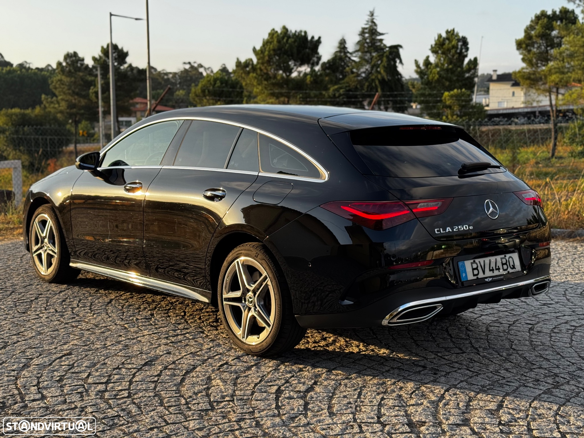 Mercedes-Benz CLA 250 e Shooting Brake AMG Line - 11