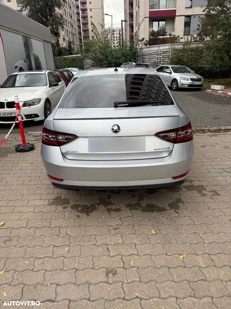 Skoda Superb 2.0 TDI DSG 4X4 Laurin & Klement - 5