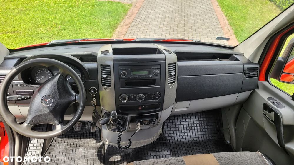 Mercedes-Benz Sprinter - 13