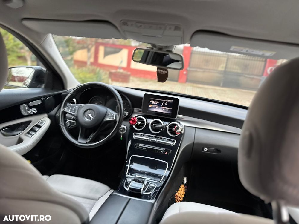 Mercedes-Benz C - 12