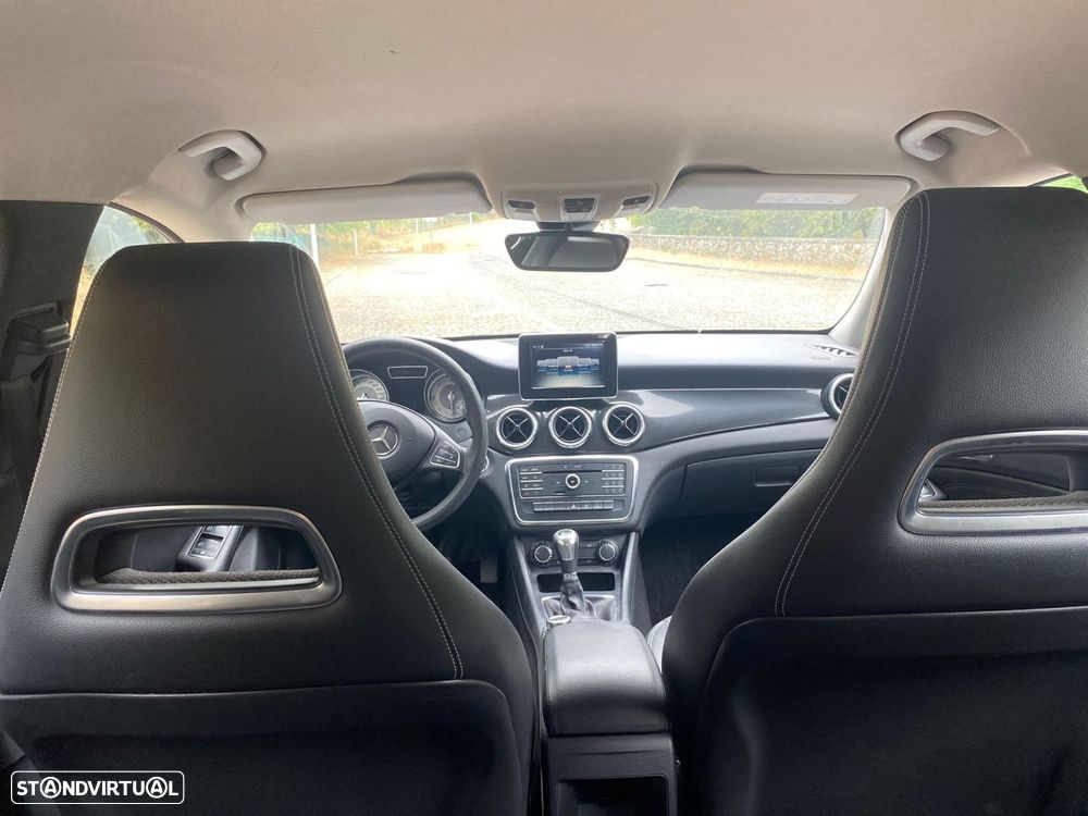 Mercedes-Benz CLA 200 d Shooting Brake Urban - 11