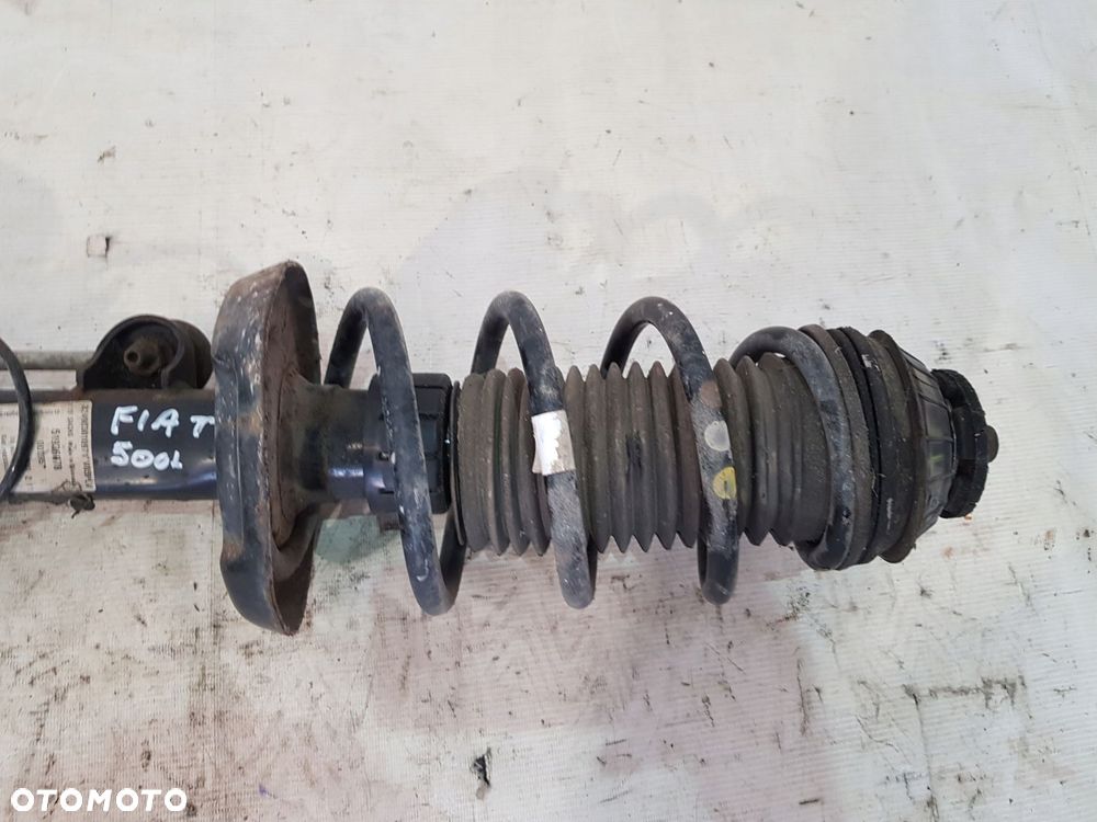 zwrotnica mcperson prawy 51936078 fiat 500l 1.3d - 2