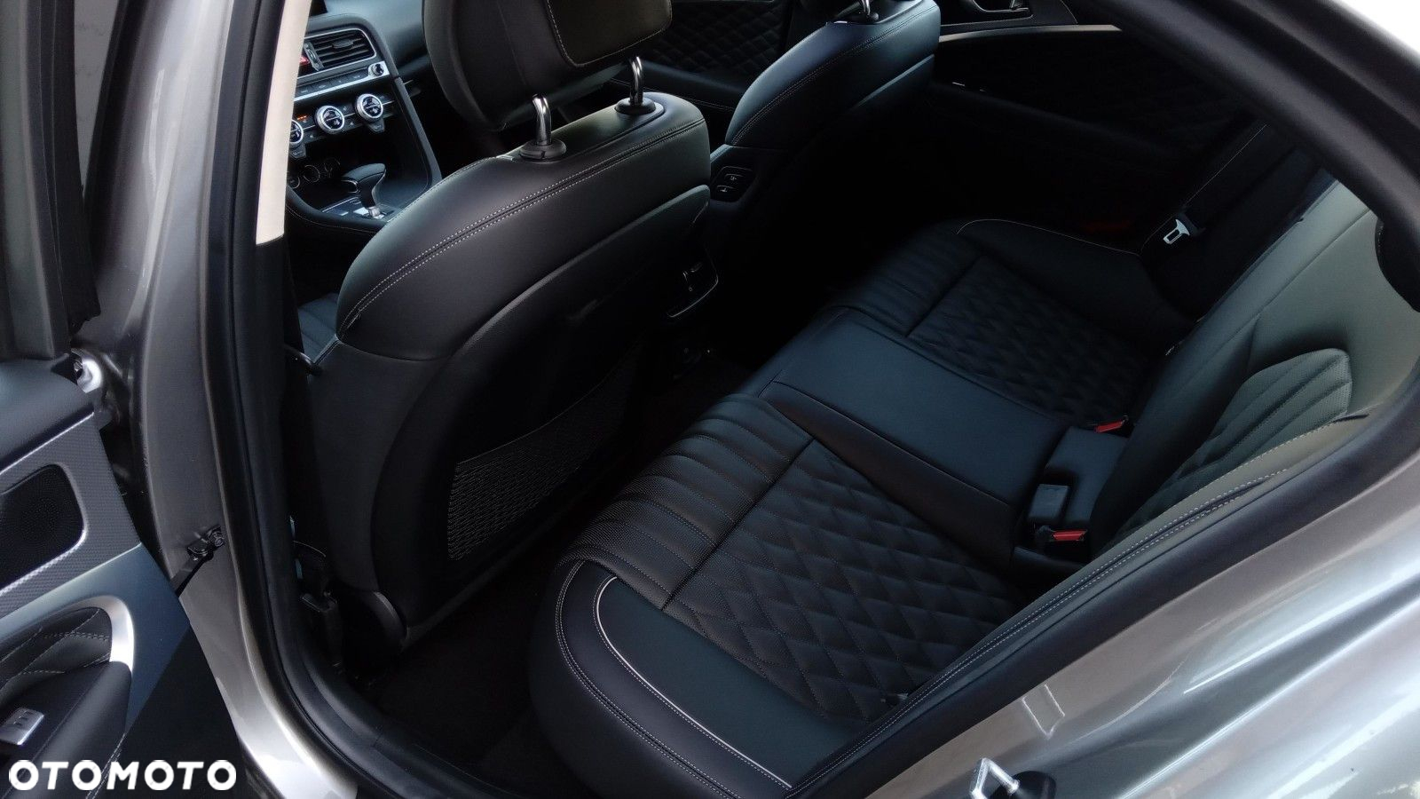 Genesis G70 - 21