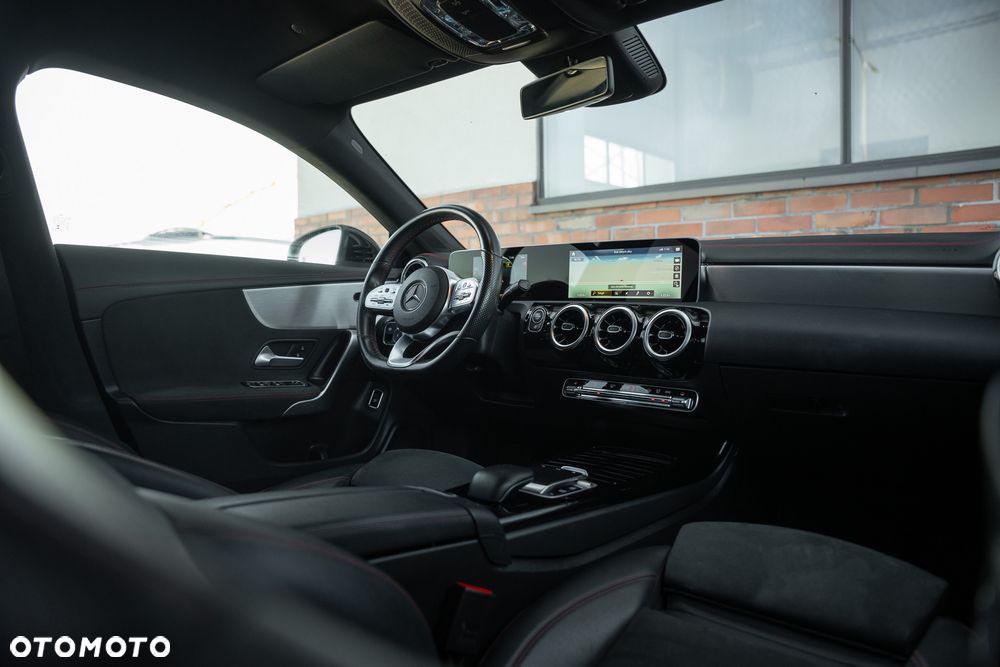 Mercedes-Benz CLA 220 d AMG Line 8G-DCT - 29