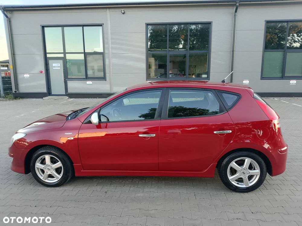 Hyundai i30 1.4 Base + - 5
