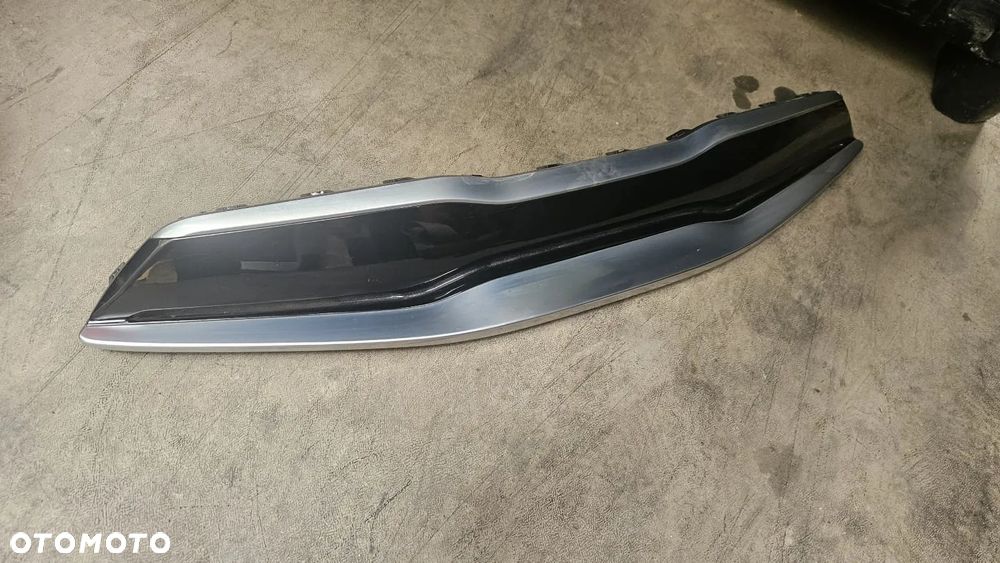 KIA STONIC 17- GRILL ATRAPA 86350H8410 - 6