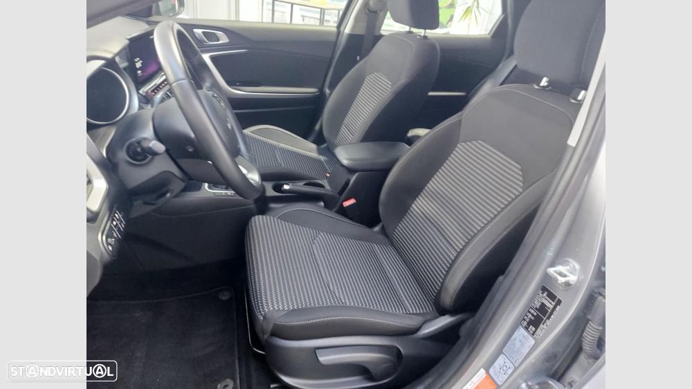 Kia XCeed 1.0 T-GDI Dynamic — fotografia 8
