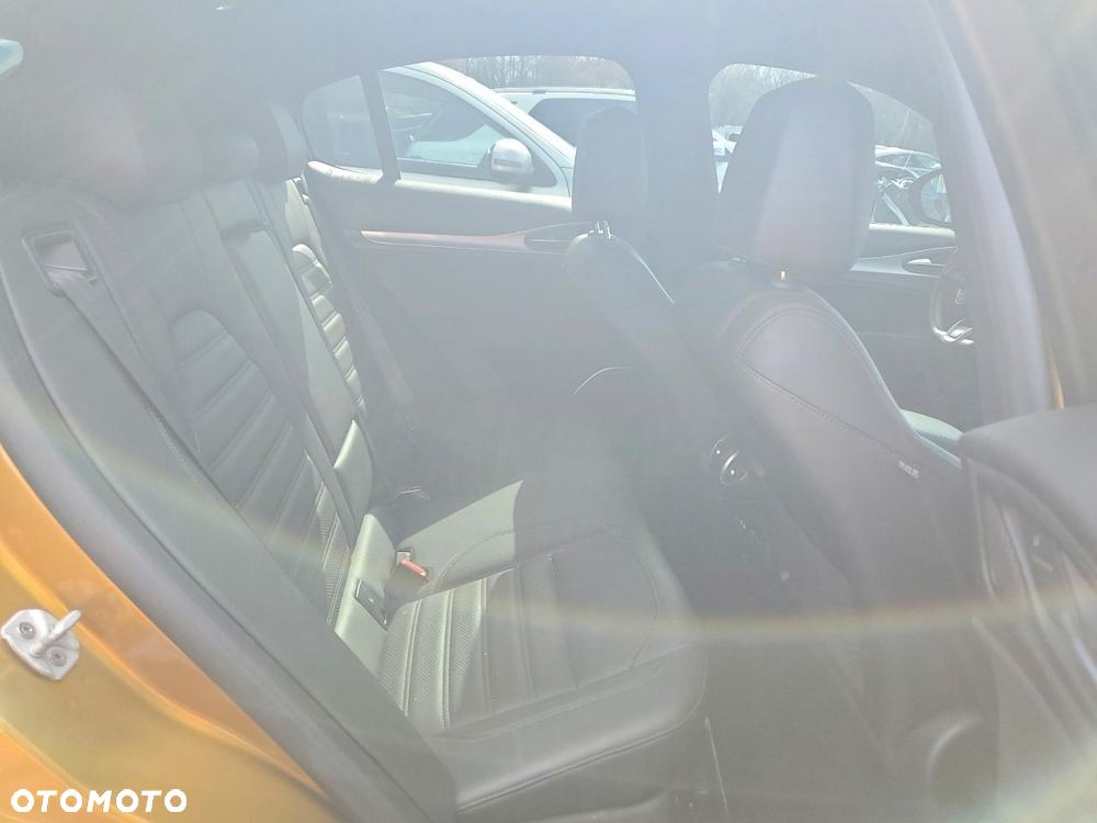 Alfa Romeo Stelvio 2.0 Turbo 16V AT8-Q4 Ti - 10