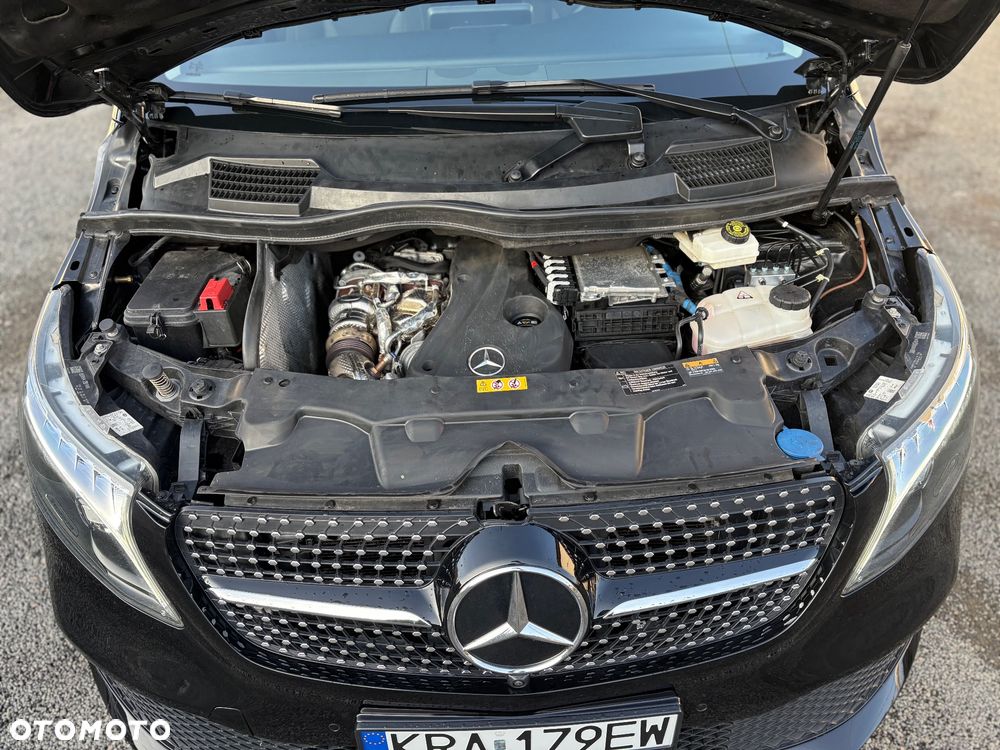 Mercedes-Benz Klasa V 300 d extralang 4Matic 9G-TRONIC Edition Edition 2023 - 31