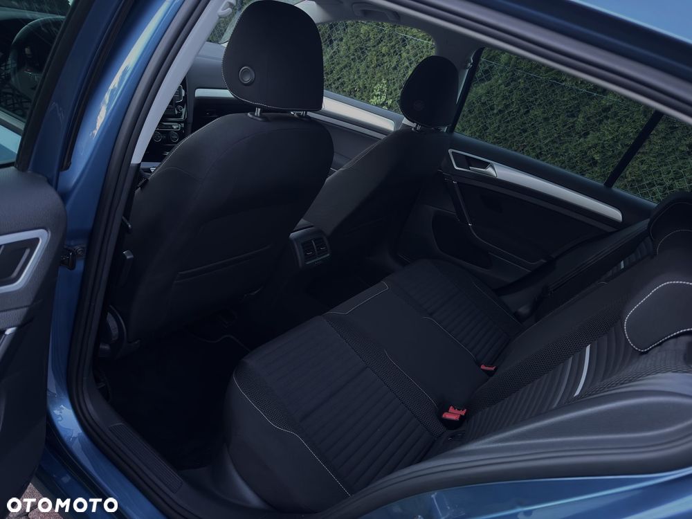 Volkswagen Golf - 8