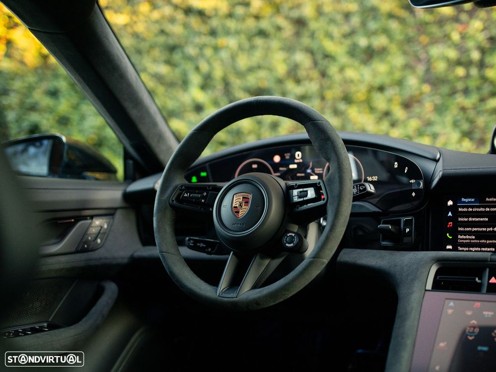 Porsche Taycan Sport Turismo GTS - 36