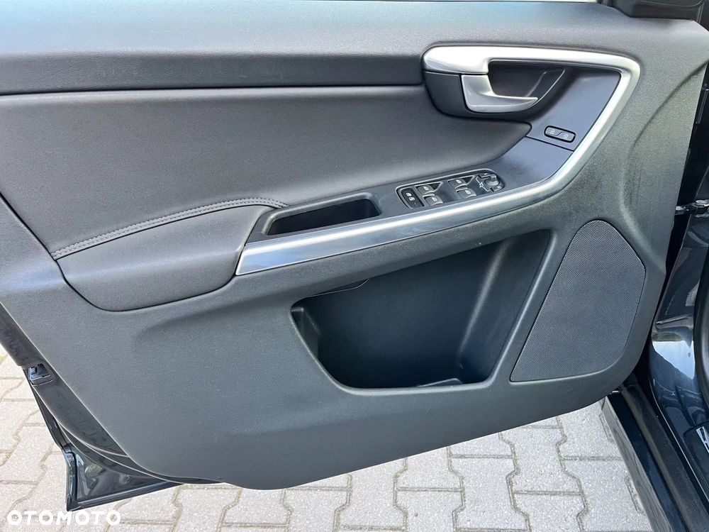 Volvo XC 60 D4 Momentum - 16