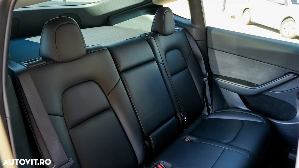 Tesla Model Y - 34