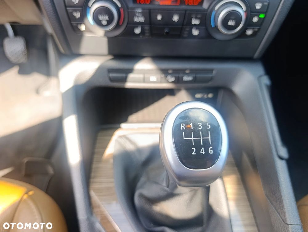 BMW X1 sDrive18d xLine - 24