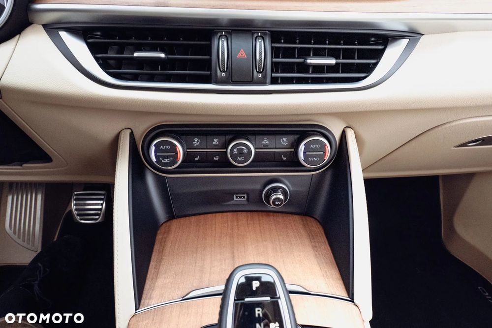 Alfa Romeo Stelvio 2.0 Turbo TI Q4 - 26