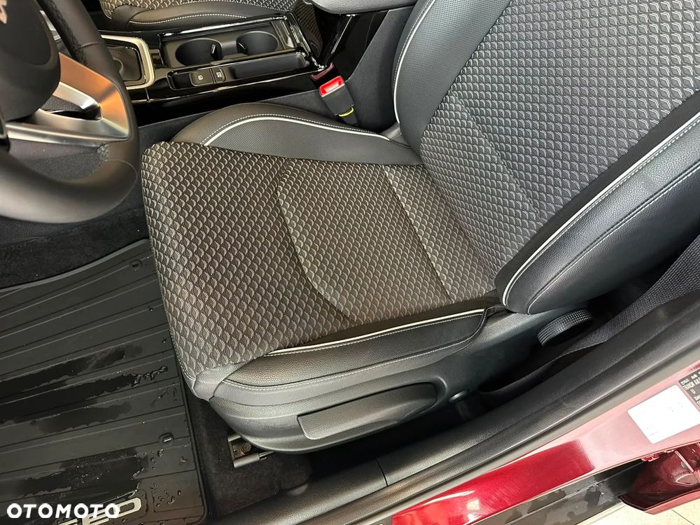 Kia XCeed 1.6 T-GDI Business Line DCT - 17