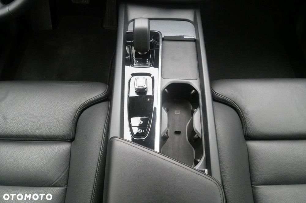 Volvo XC 60 B4 D Plus Dark - 11
