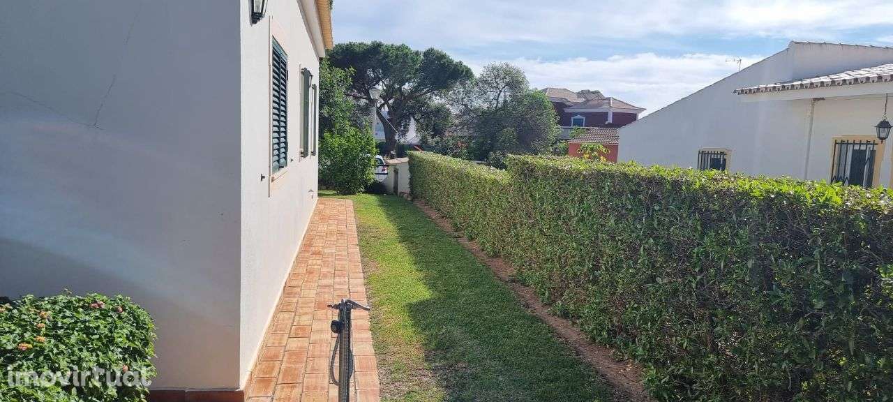 Moradia T4 em Quarteira - Grande imagem: 3/46