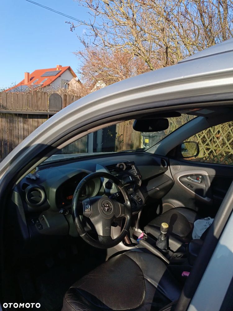 Toyota RAV4 - 8