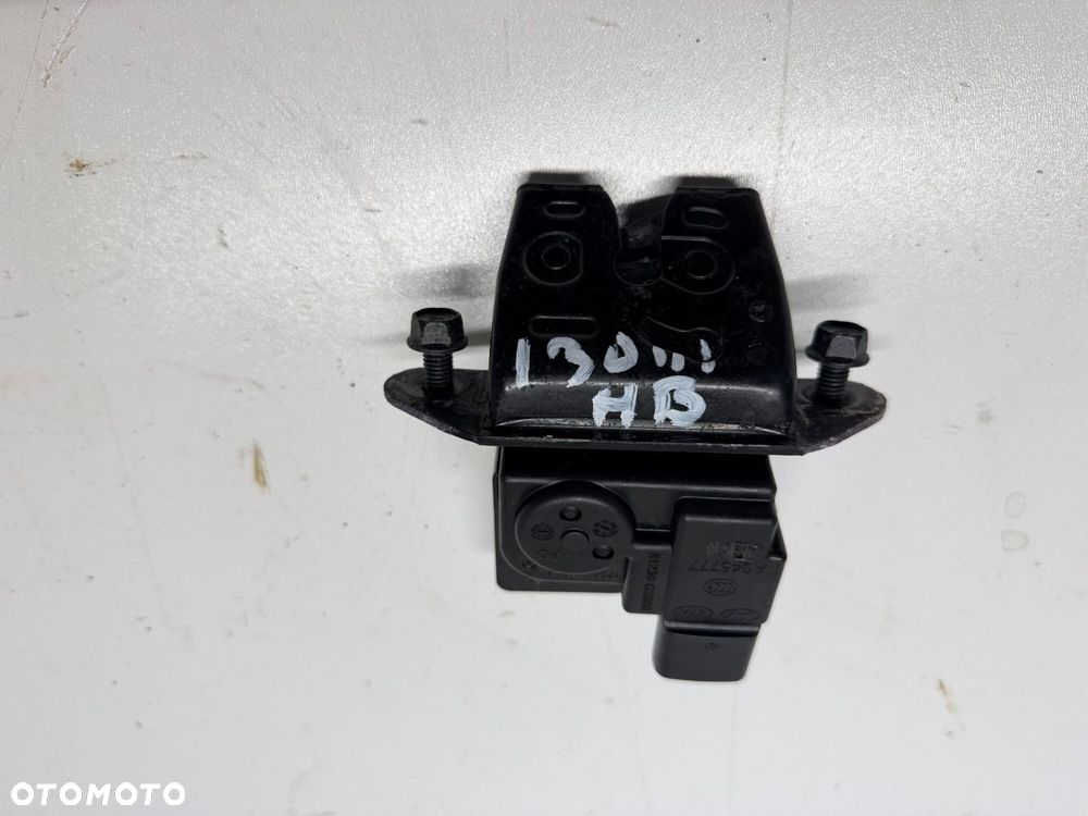 ZAMEK TYLNEJ KLAPY HYUNDAI I30 III HB 2017-  81230-G3000 - 1