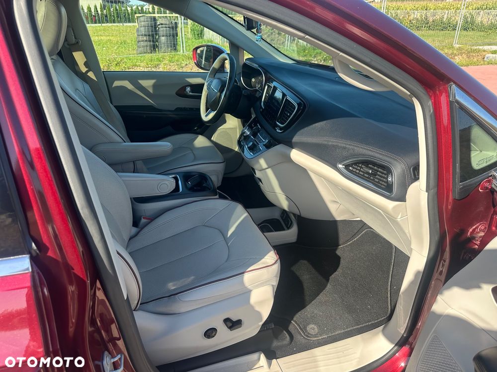 Chrysler Pacifica - 34