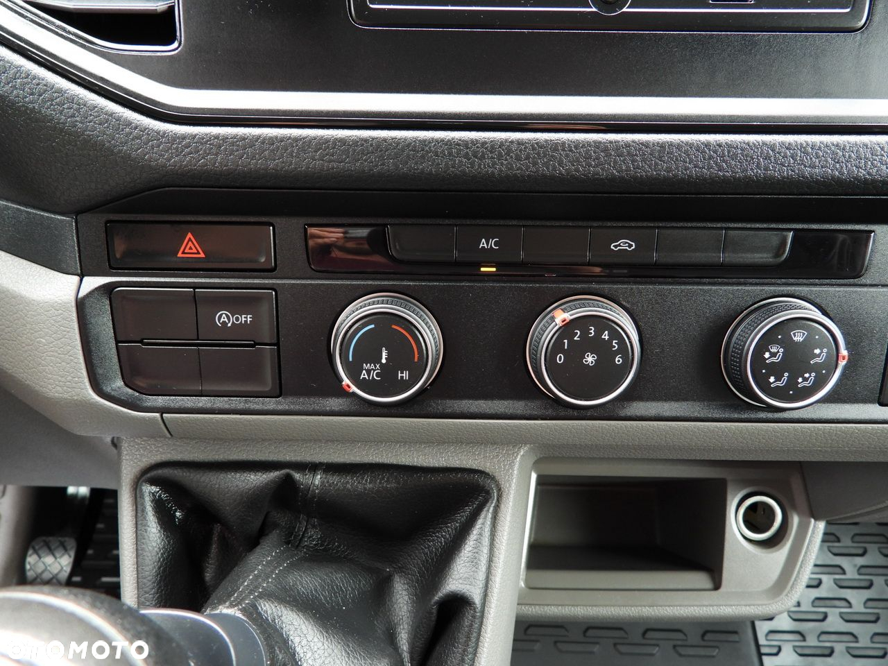 Volkswagen CRAFTER  PLANDEKA 8 PALET TEMPOMAT LEDY KLIMATYZACJA  180KM - 36