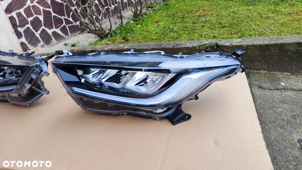 Toyota Yaris IV 20- Lampa Przednia FULL LED LR Komplet - 4