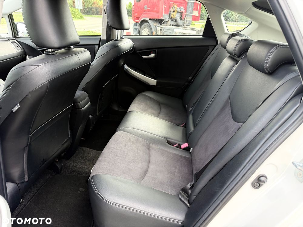 Toyota Prius 1.8 HSD Premium - 24
