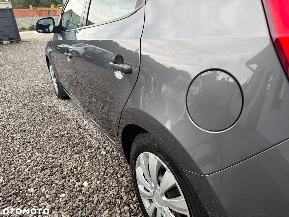 Hyundai i30 1.4 Base + - 17
