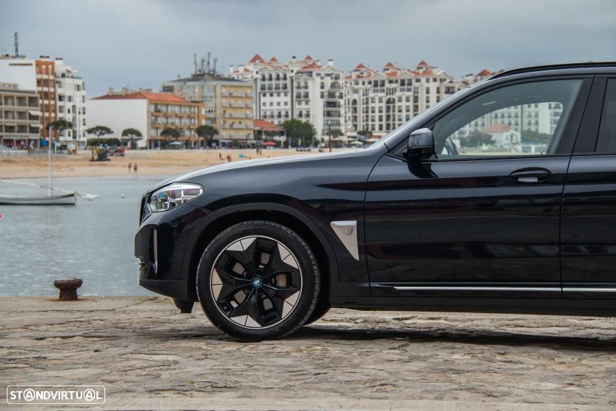 BMW iX3 M Sport Impressive - 19