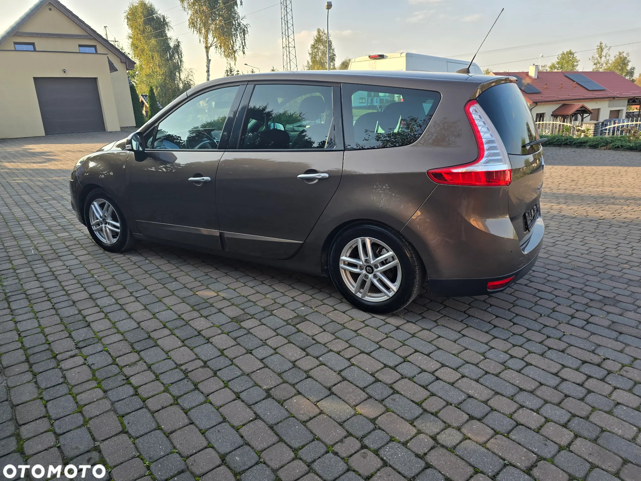 Renault Grand Scenic - 12