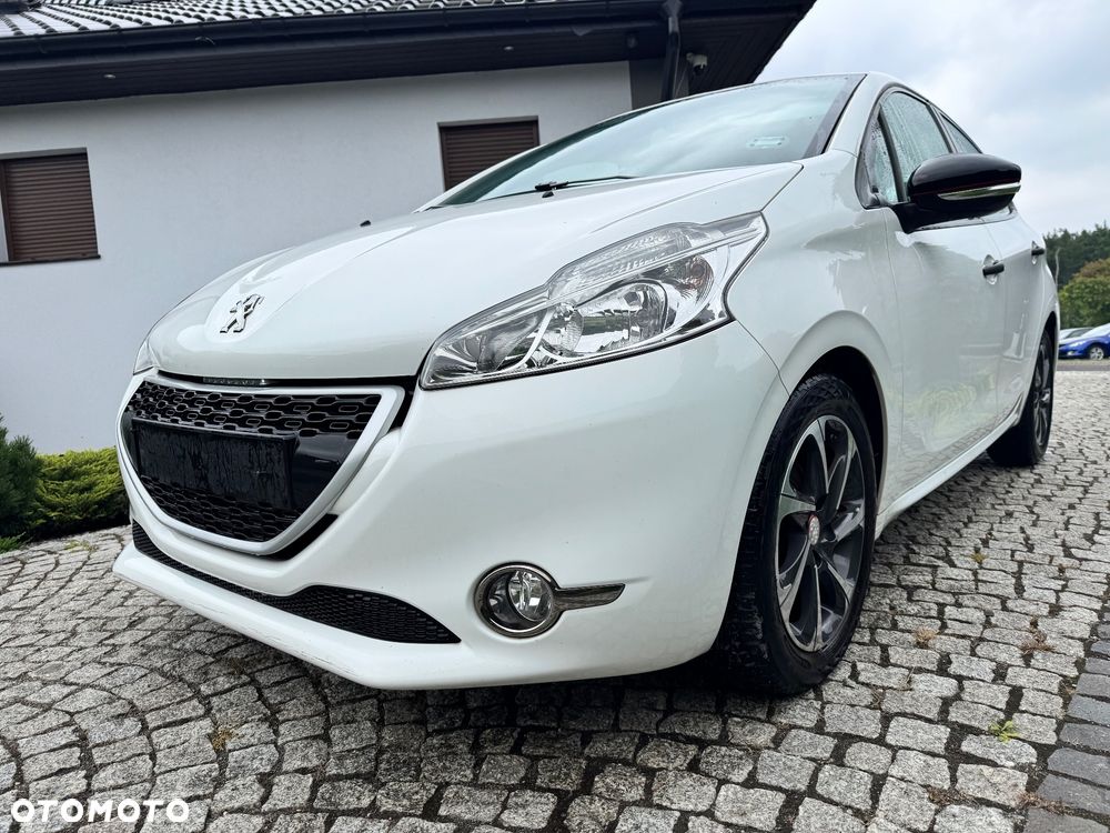 Peugeot 208 - 1