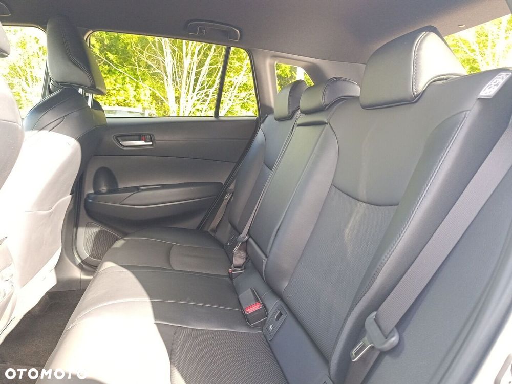 Toyota Corolla Cross 2.0 Hybrid Executive - 17