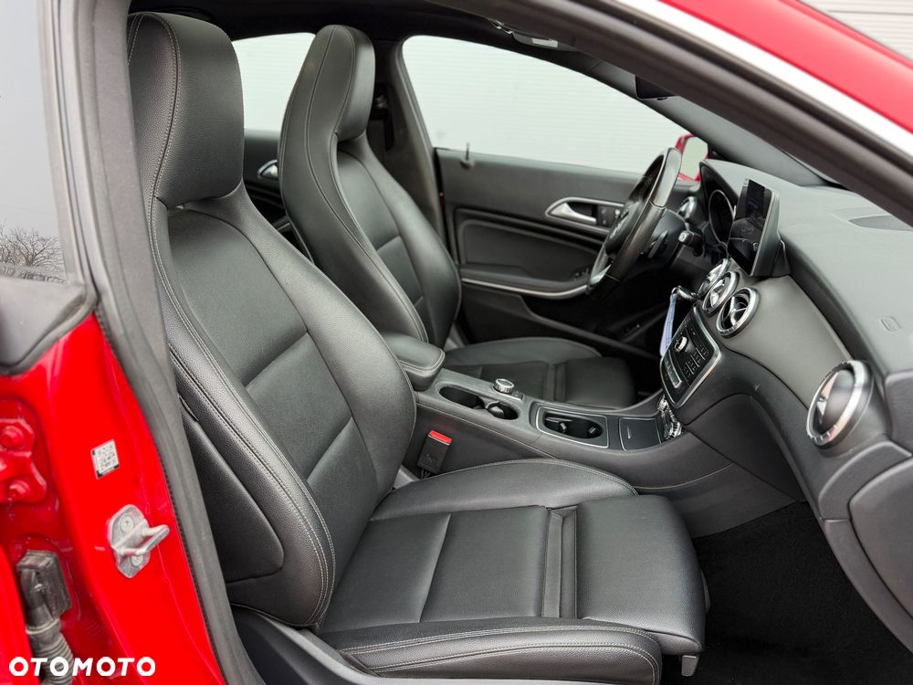Mercedes-Benz CLA 250 4Matic 7G-DCT AMG Line - 17