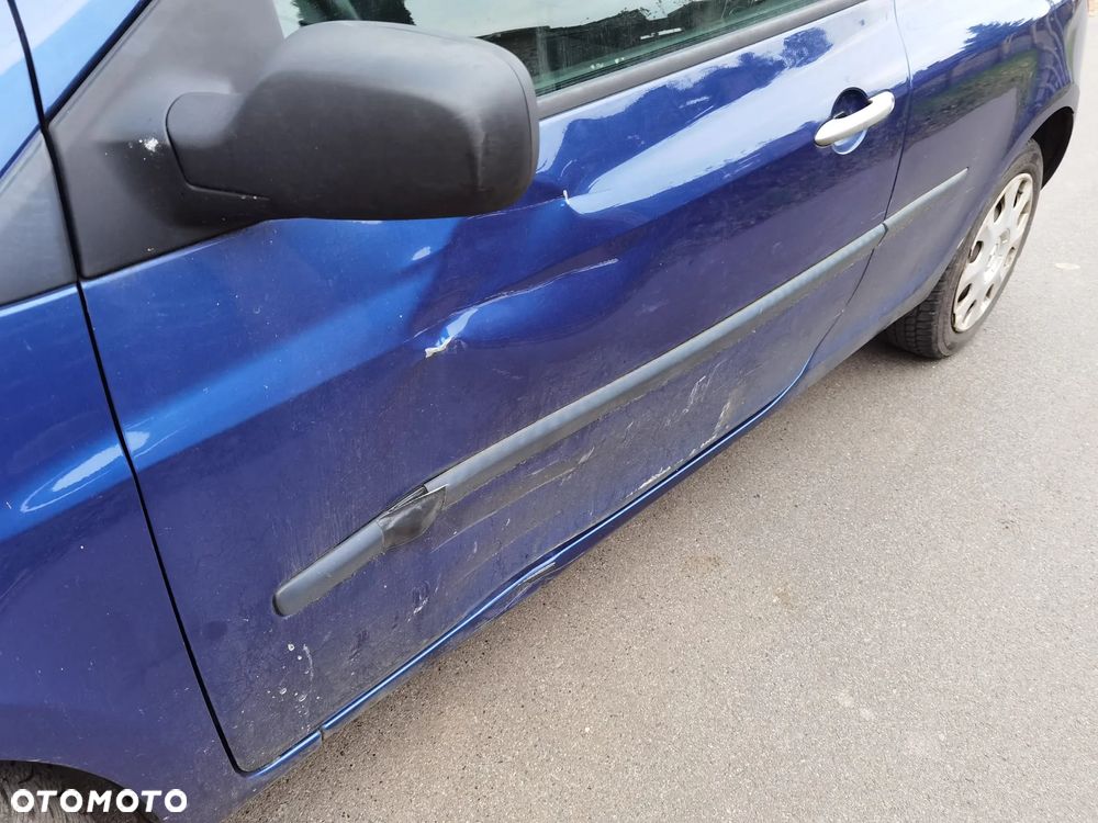 Renault Clio 1.2 16V 75 Expression - 12