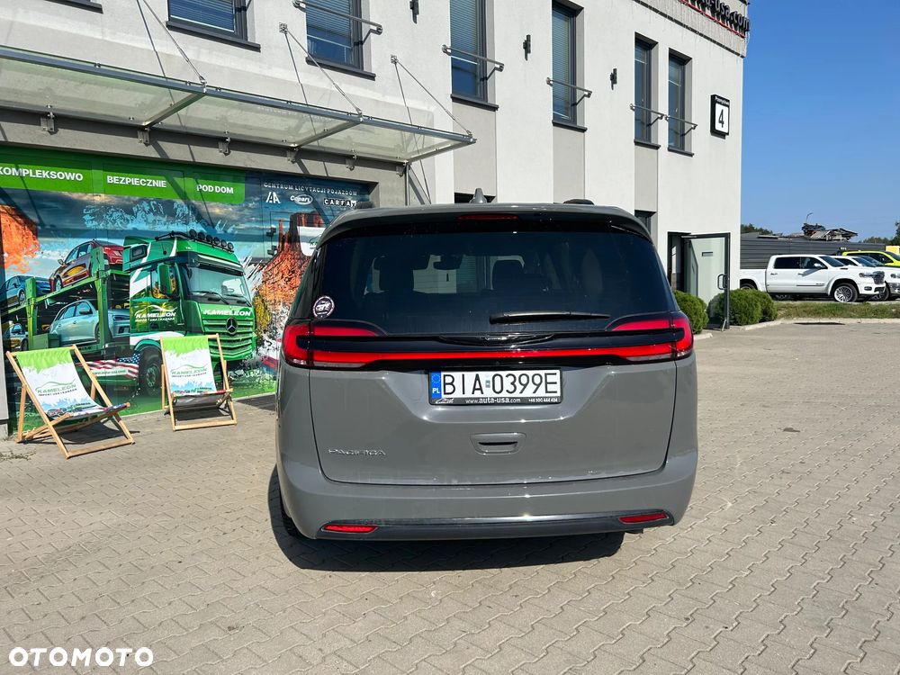Chrysler Pacifica - 8