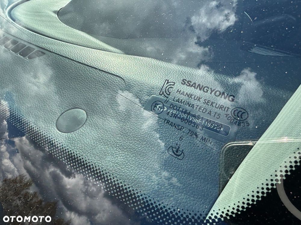 SsangYong/KGM Tivoli e-XGi 160 2WD Black+White - 19