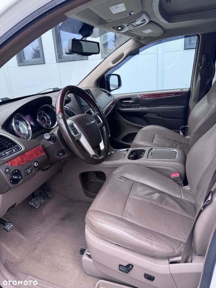 Chrysler Town & Country 3.6 Limited - 12