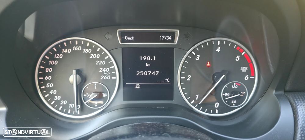 Mercedes-Benz A 180 CDi BE AMG Line - 7