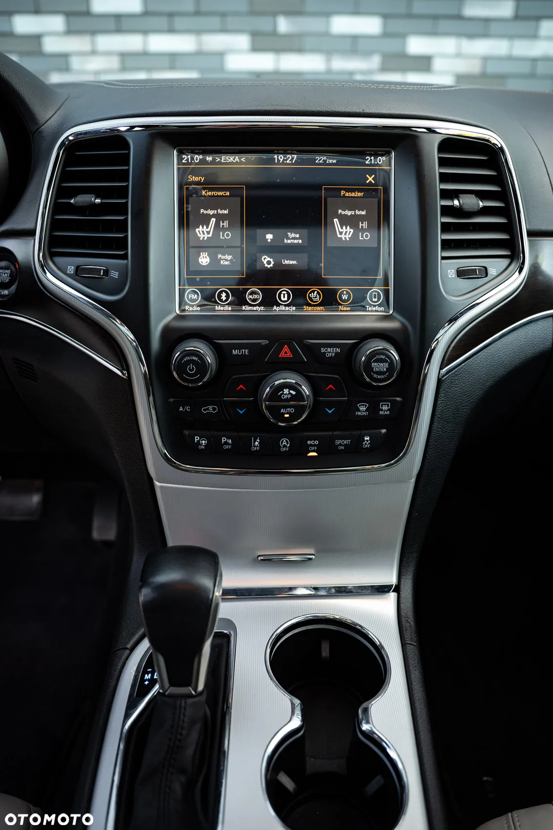 Jeep Grand Cherokee - 23