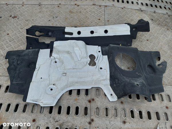 AUDI Q3 83A wygłuszenie wyciszenie ściany grodziowej komory silnika
