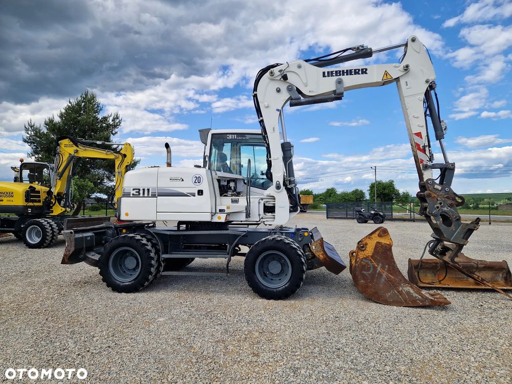 Liebherr A311 - 1