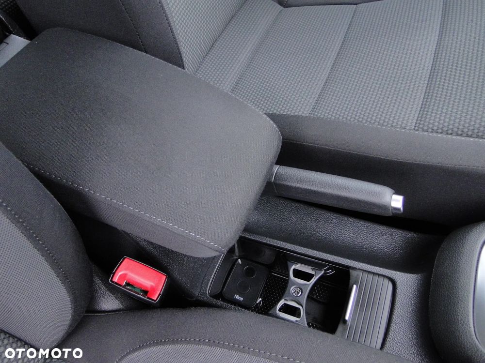 Volkswagen Golf 2.0 TDI DPF BlueMotion Technology DSG Comfortline - 29