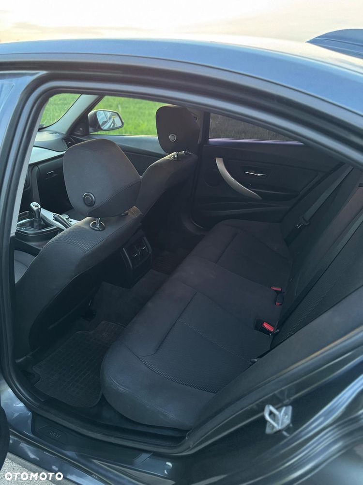 BMW Seria 3 320d - 11