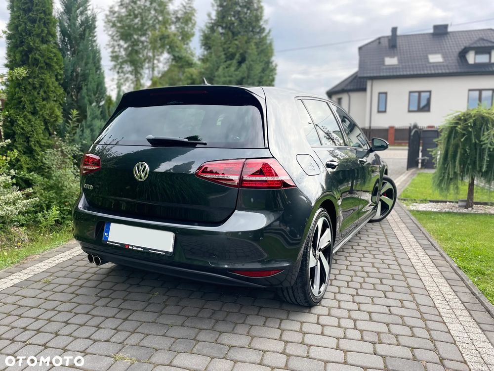 Volkswagen Golf - 4