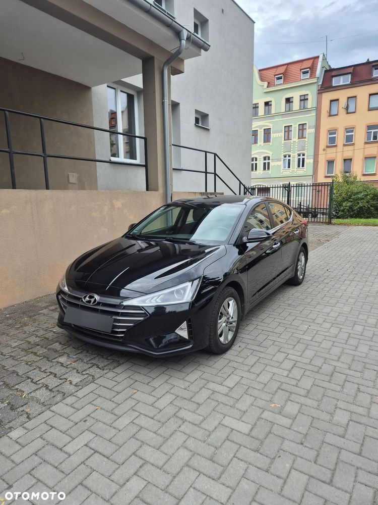 Hyundai Elantra 1.6 Comfort - 1