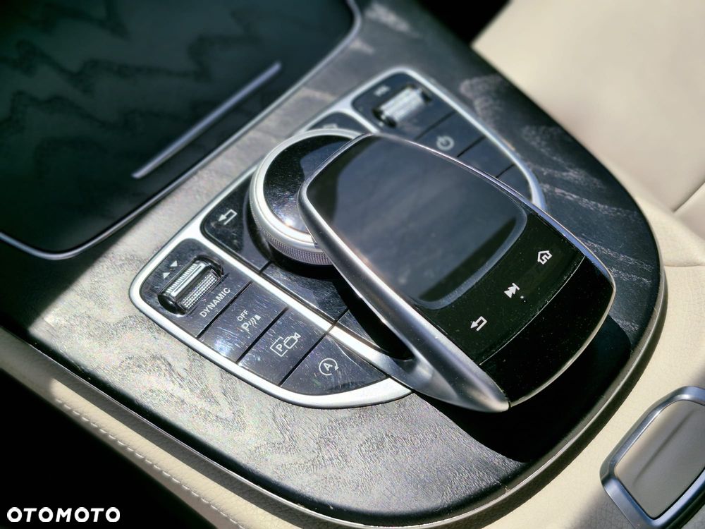 Mercedes-Benz Klasa E 220 d 4-Matic 9G-TRONIC - 30