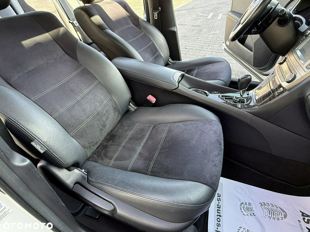 Toyota Avensis 2.0 Premium MS - 20